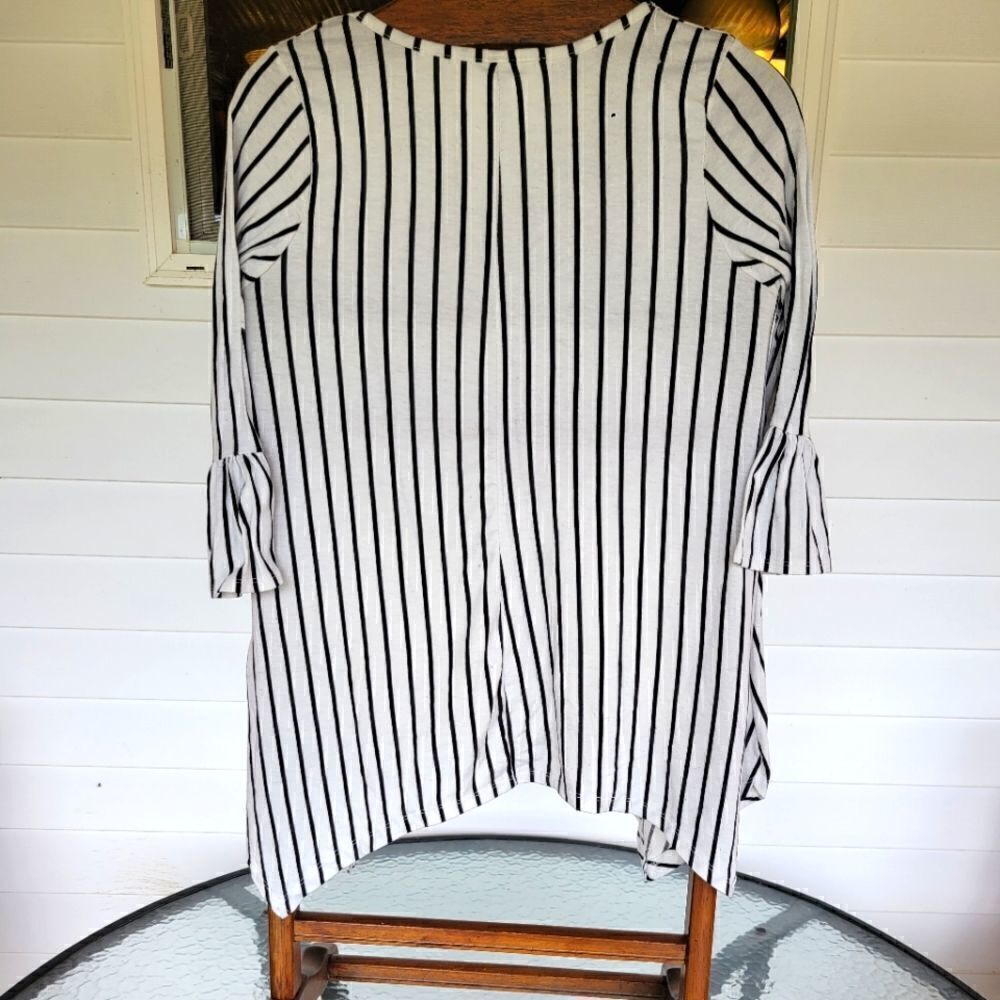 Bobbie Brooks handkerchief hem size XL, 20in across chest - Picture 3 of 4